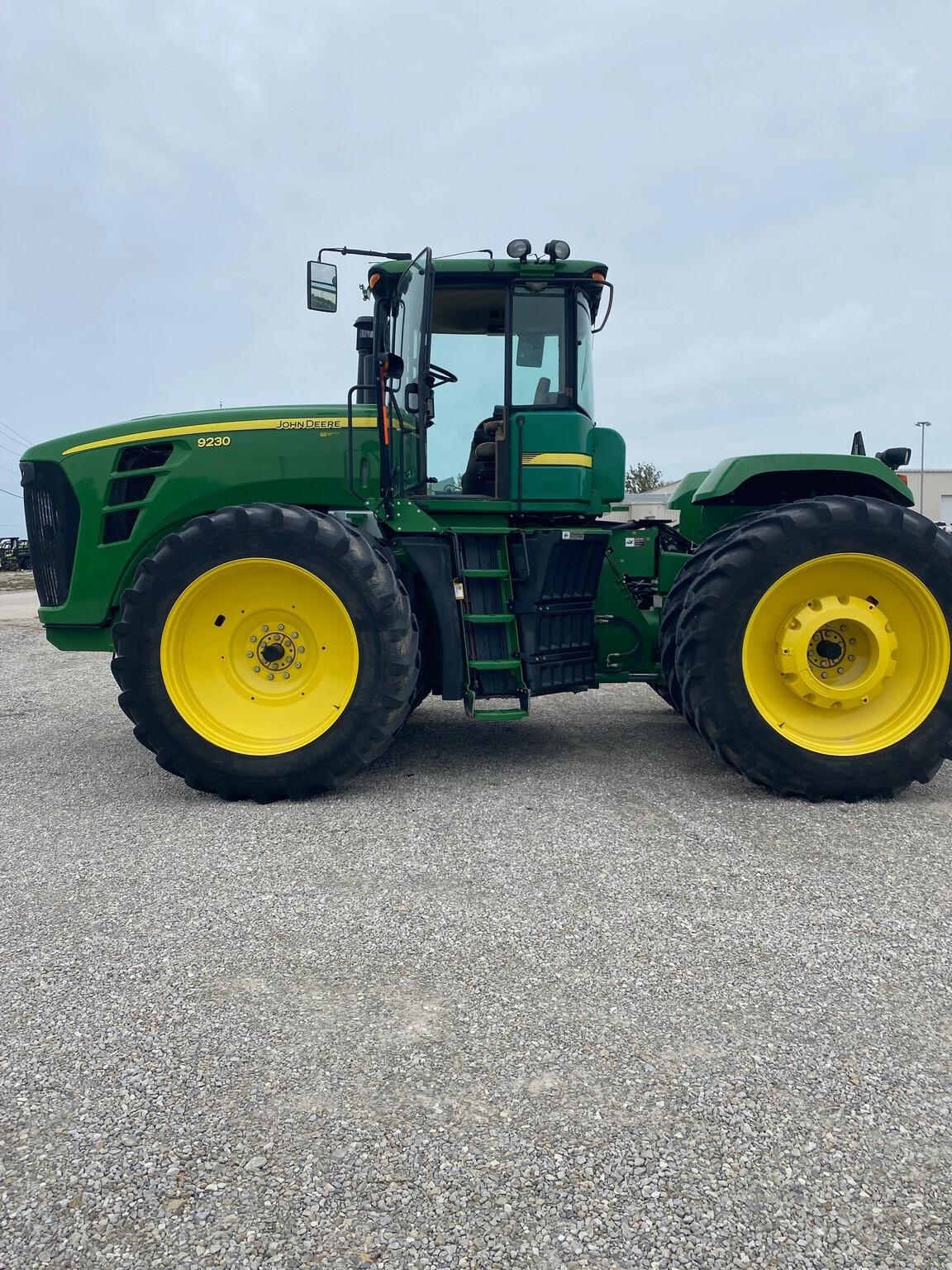 2011 John Deere 9230 Image