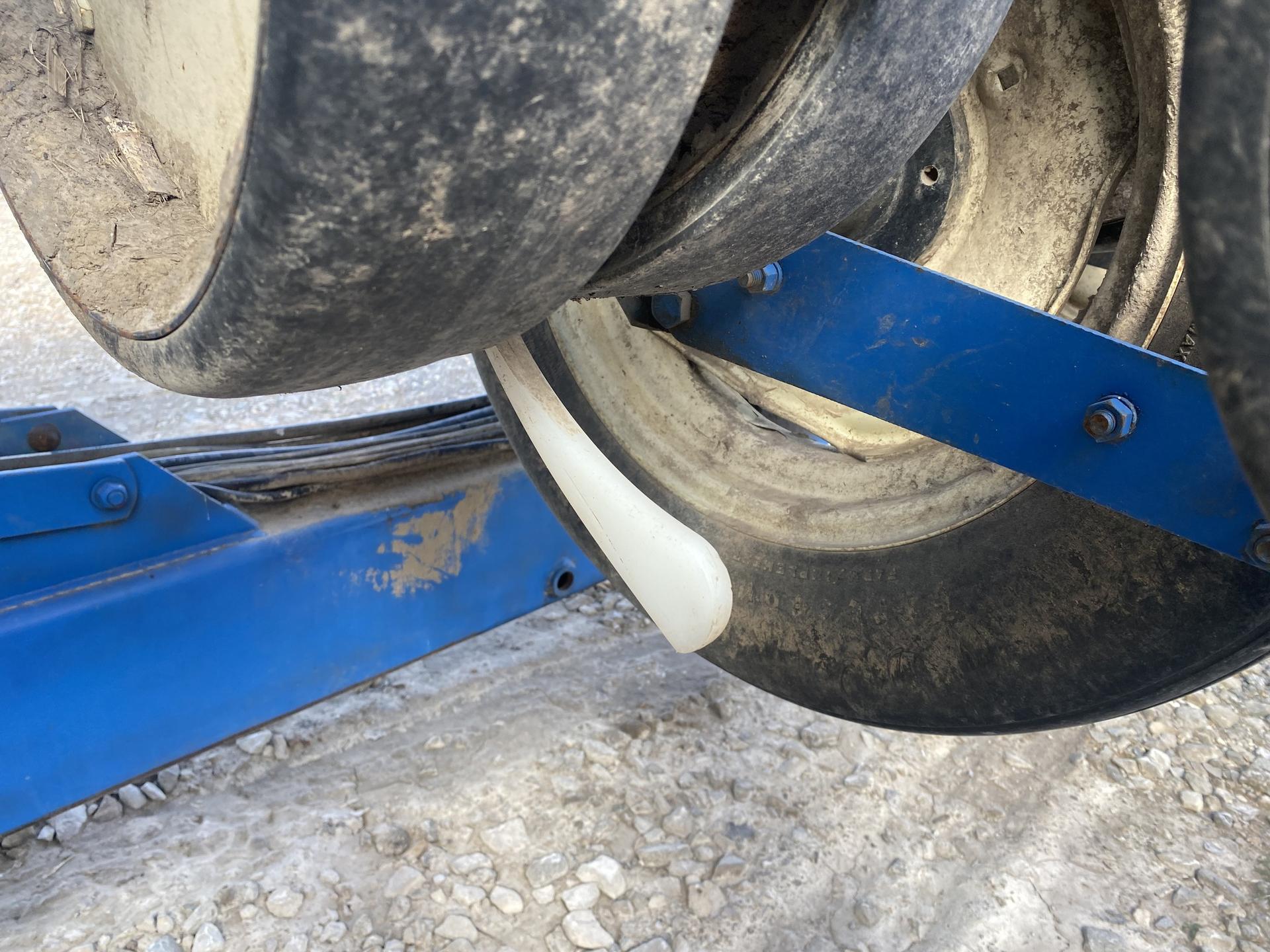 1996 Kinze 2600 Image