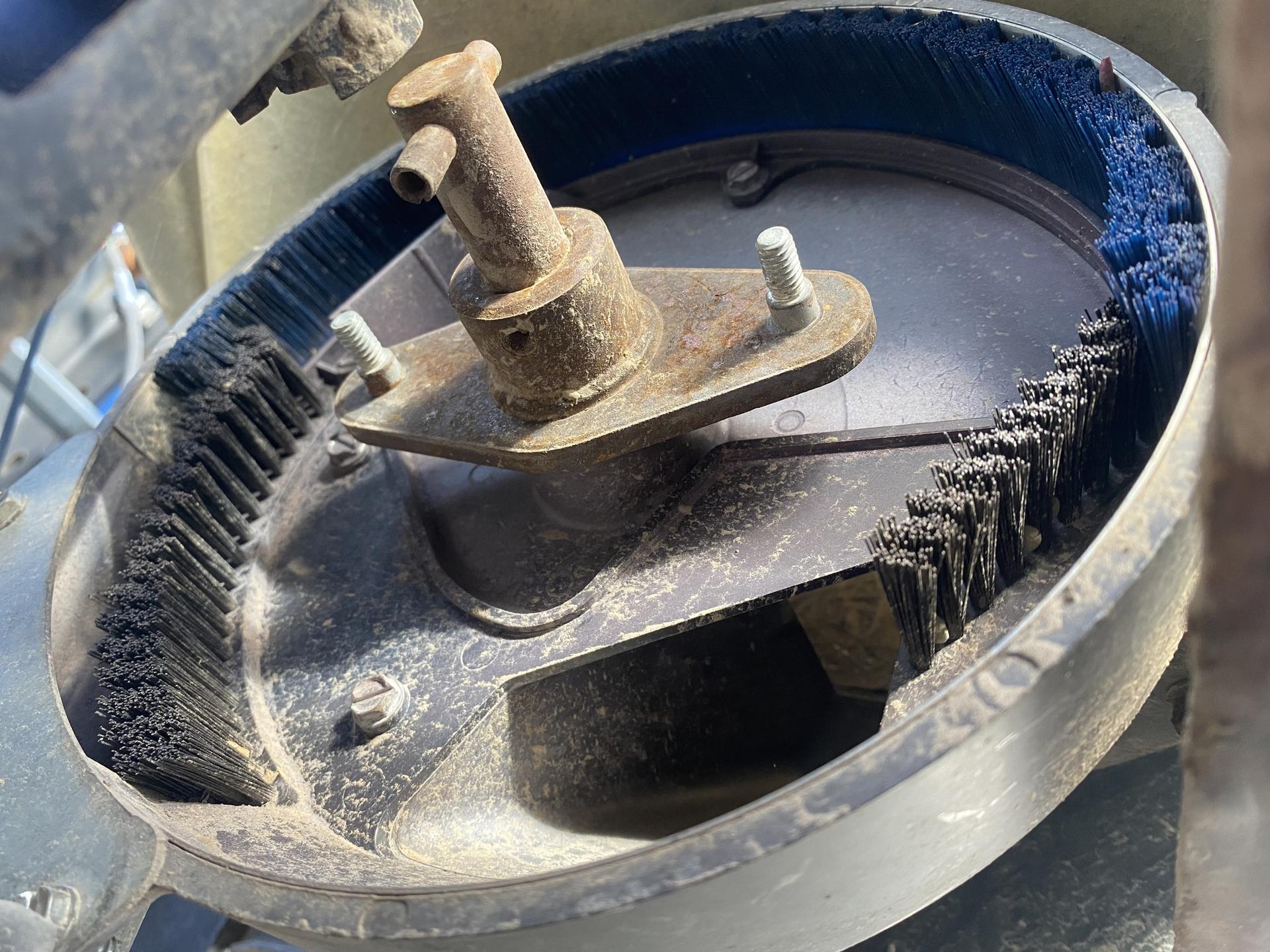 1996 Kinze 2600 Image