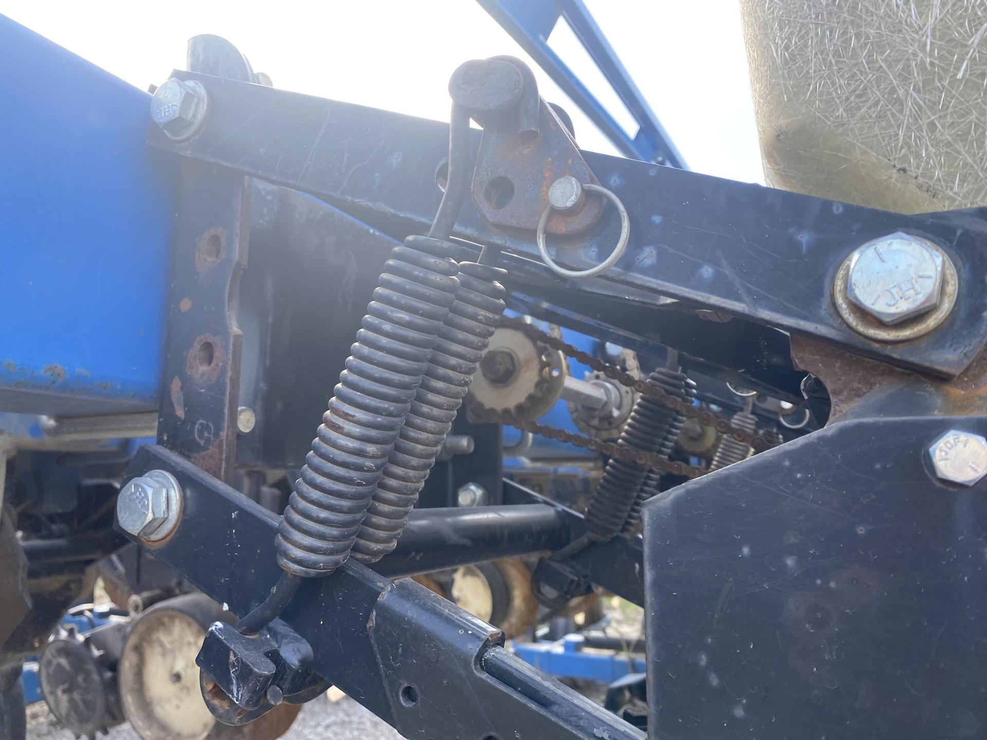 1996 Kinze 2600 Image