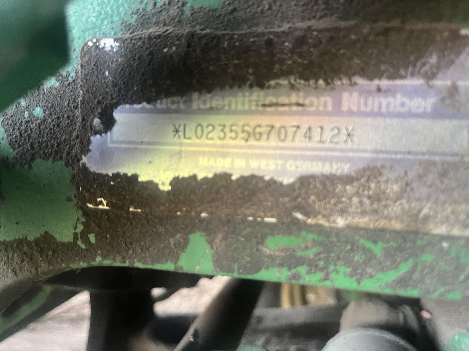 1990 John Deere 2355 Image