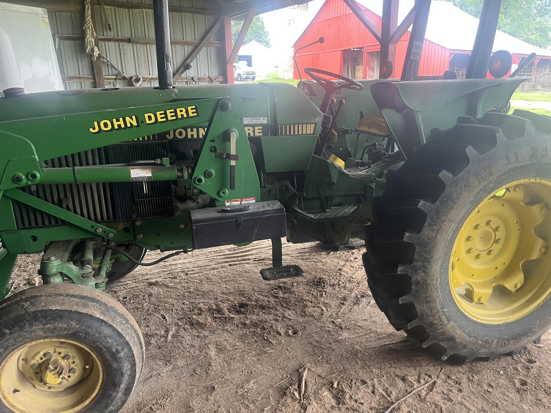 1990 John Deere 2355 Image