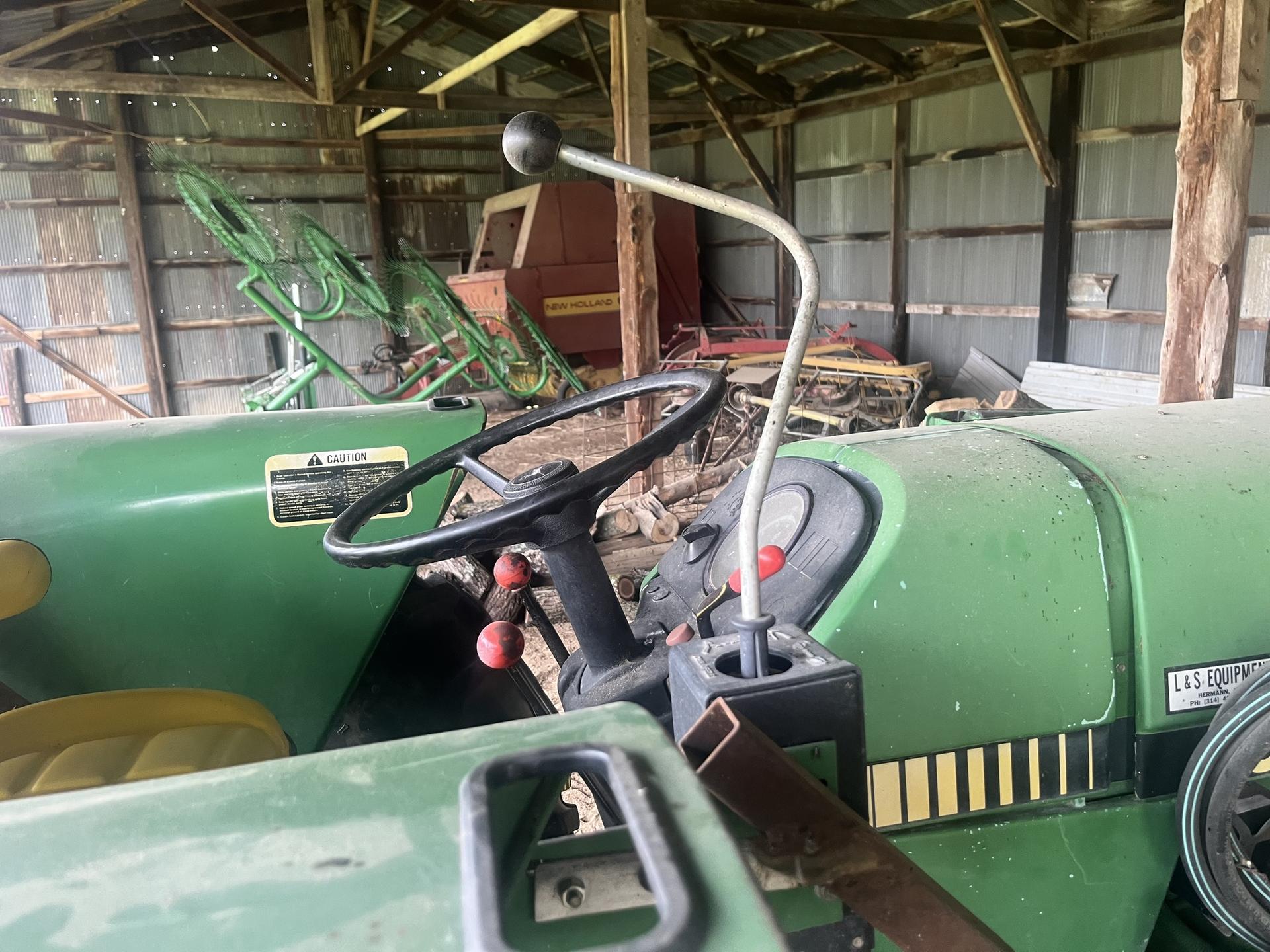 1990 John Deere 2355 Image