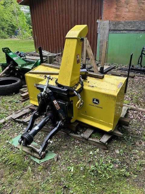 2018 John Deere 2032R Image