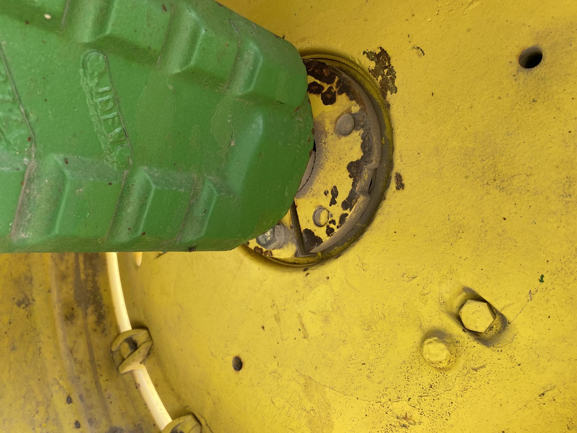 1985 John Deere 4050 Image