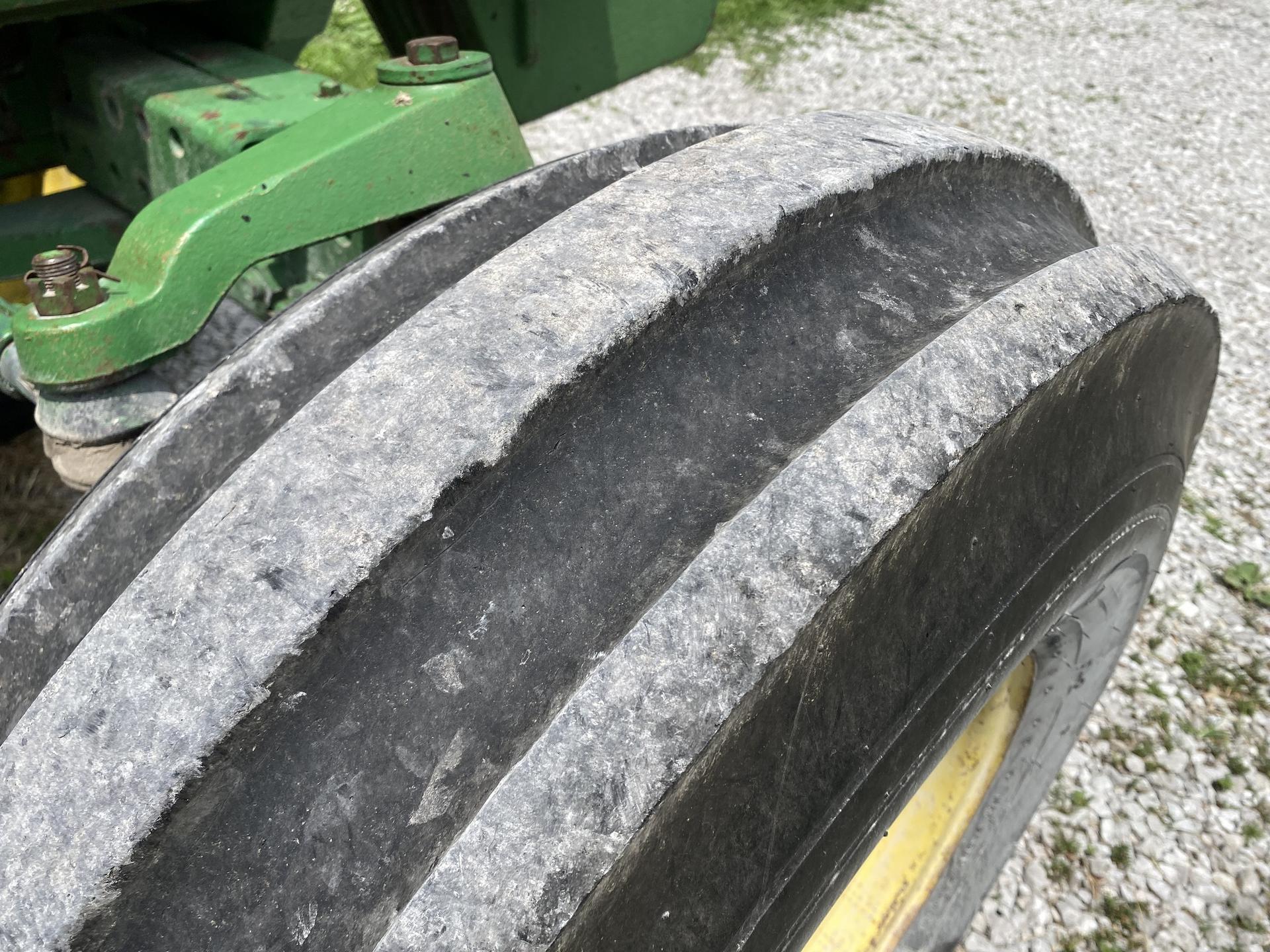 1985 John Deere 4050 Image