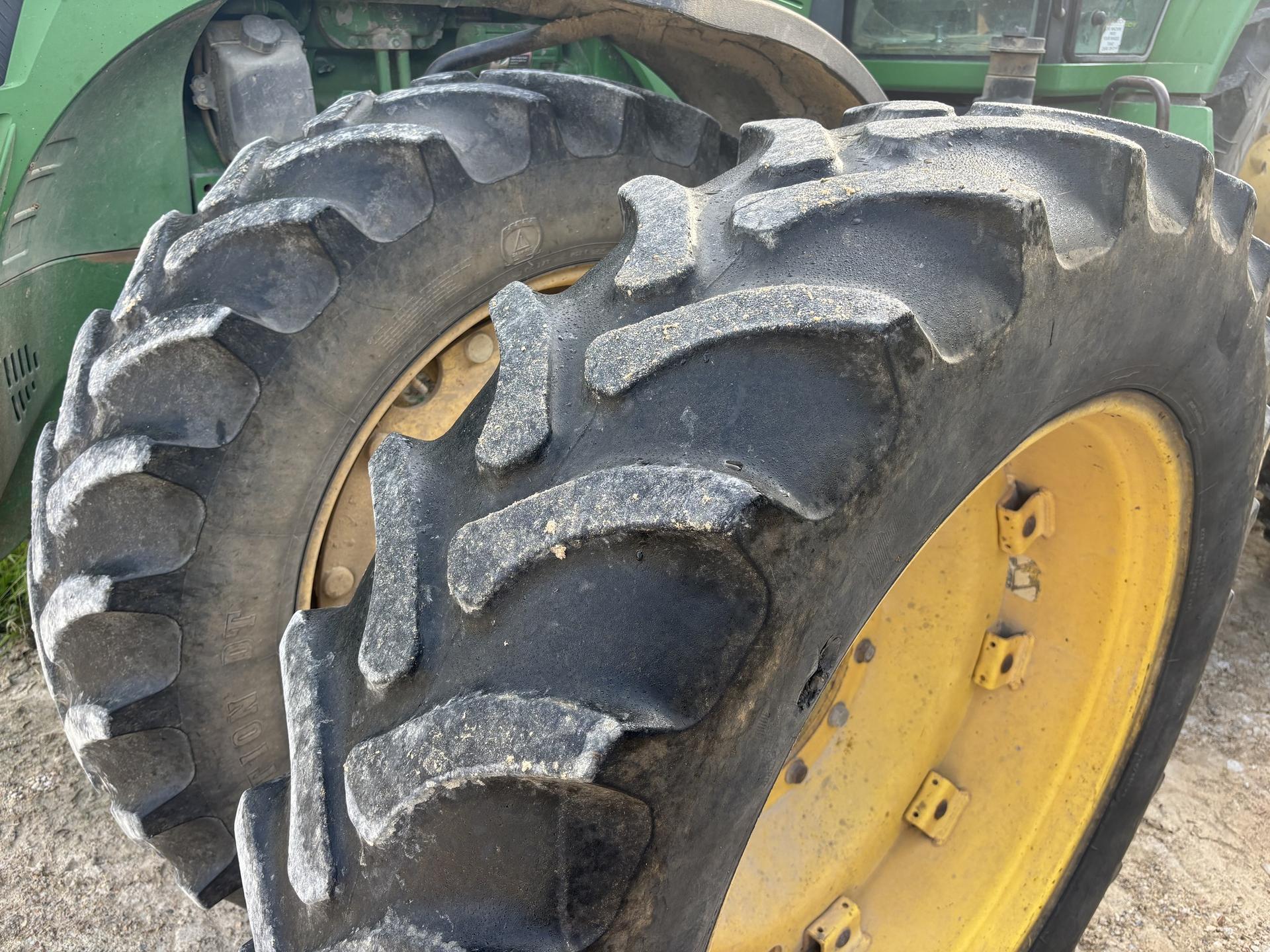 2007 John Deere 8130 Image