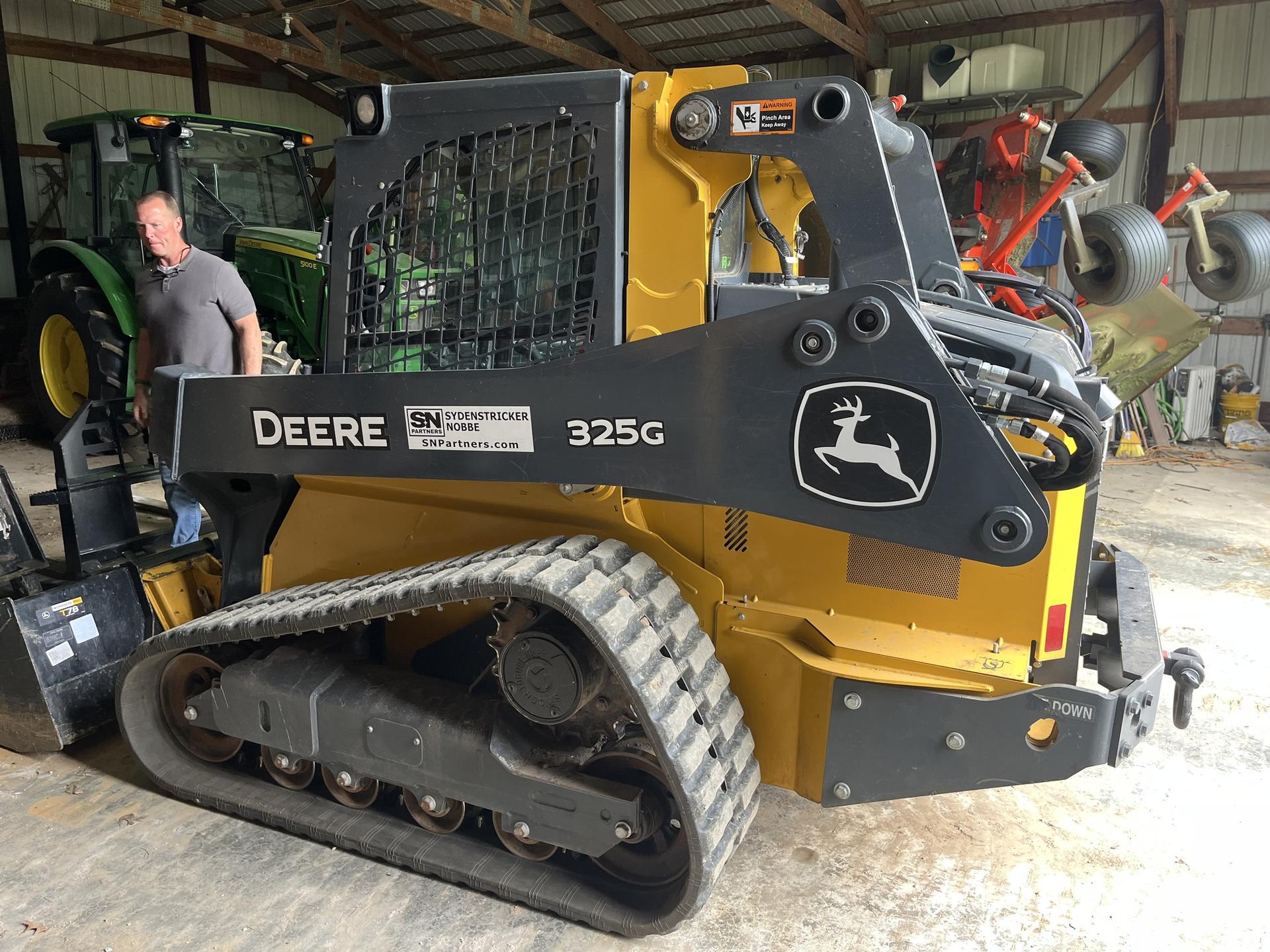 2022 John Deere 325G Image