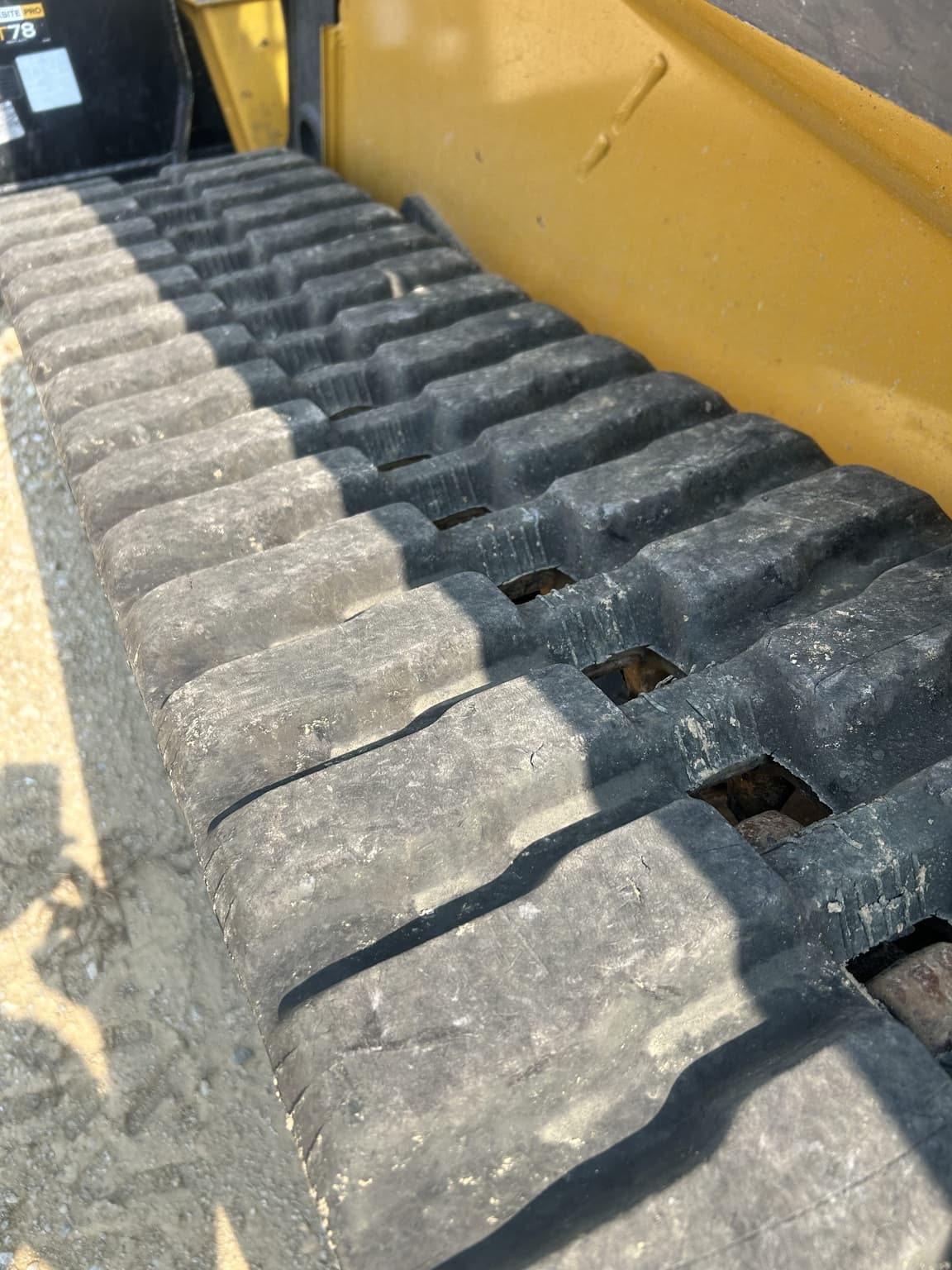 2022 John Deere 325G Image