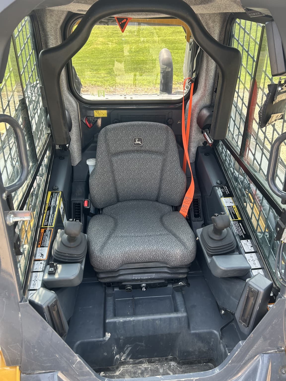 2022 John Deere 325G Image