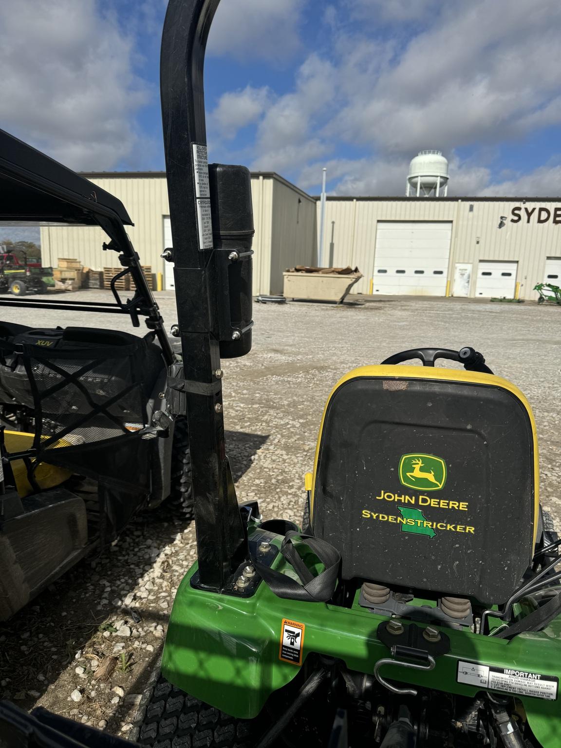2010 John Deere 2305 Image
