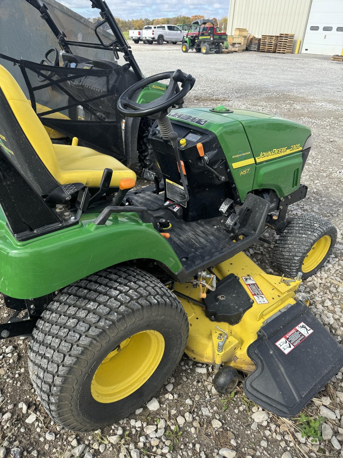 2010 John Deere 2305 Image