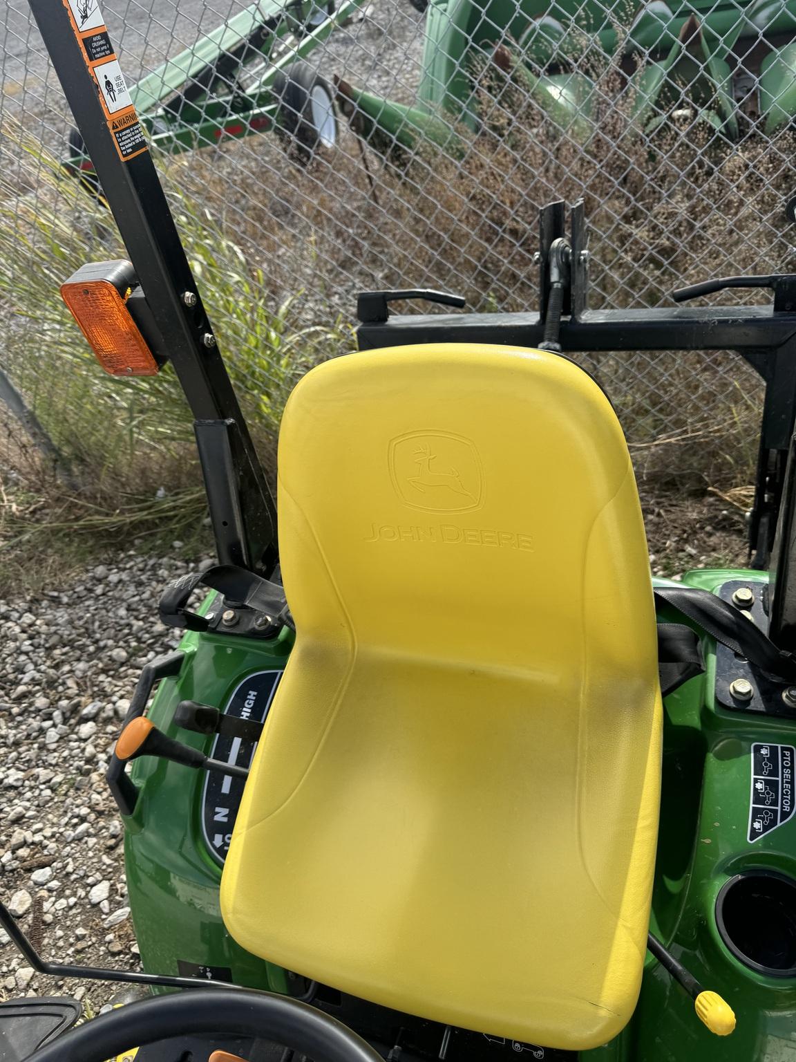 2010 John Deere 2305 Image