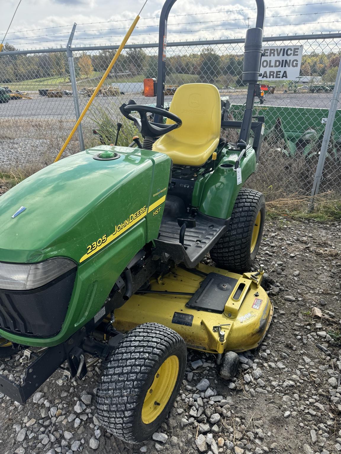 2010 John Deere 2305 Image