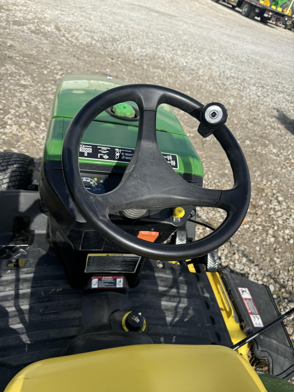 2010 John Deere 2305 Image