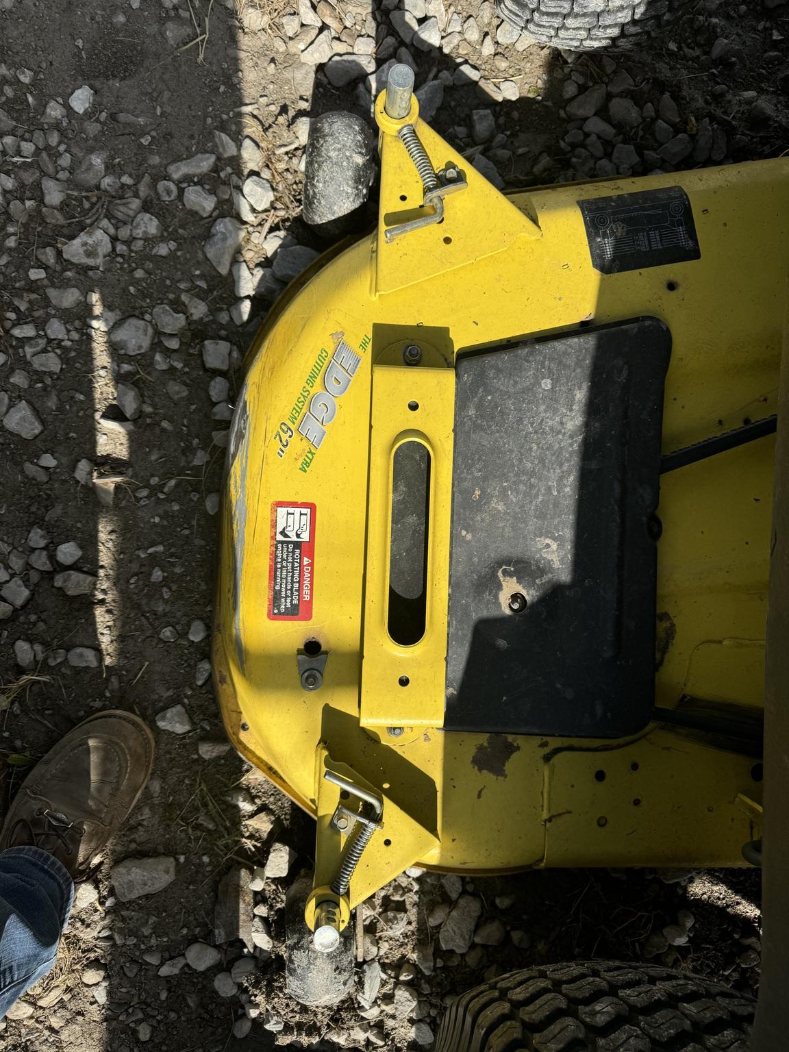 2010 John Deere 2305 Image