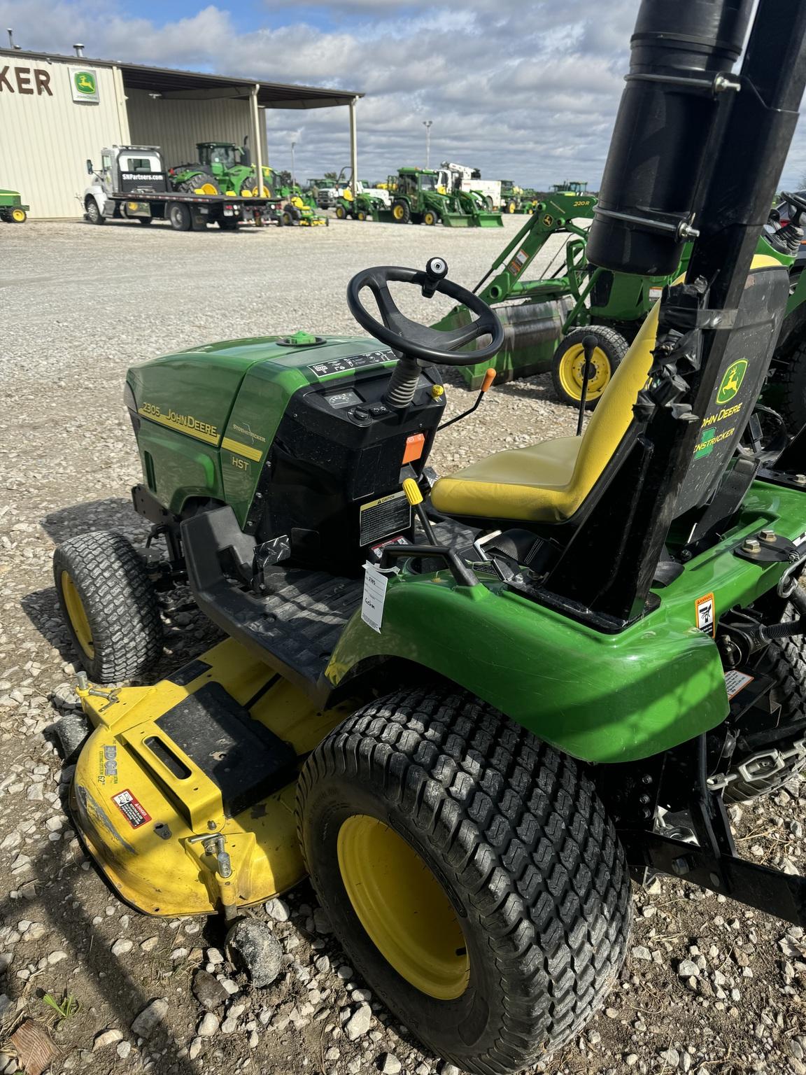2010 John Deere 2305 Image