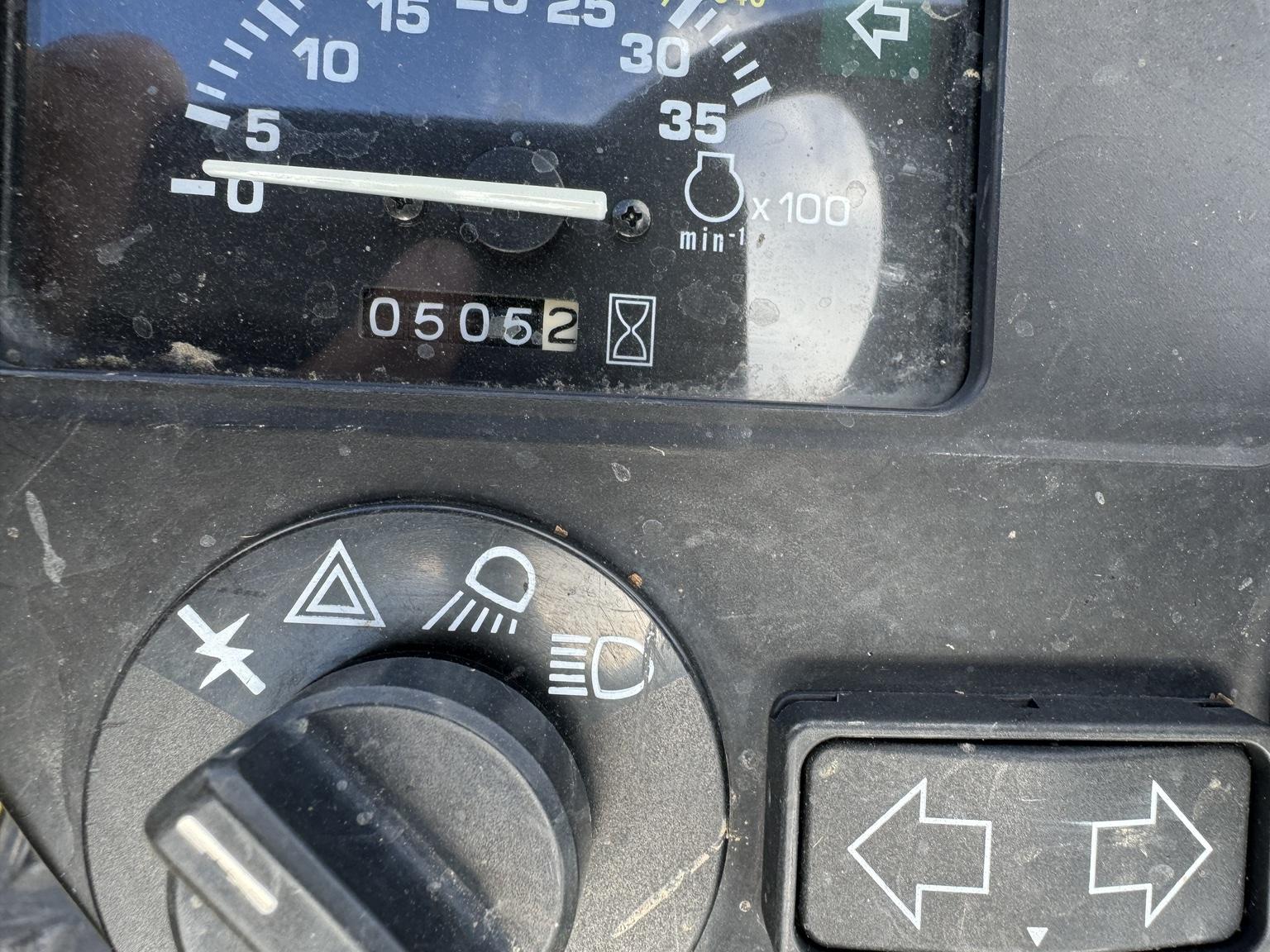 2010 John Deere 2305 Image