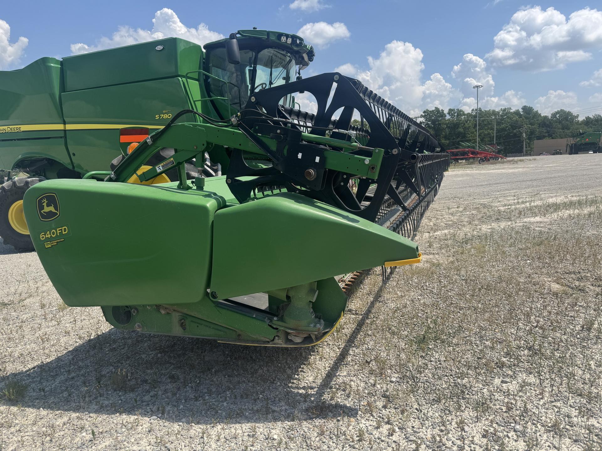 2013 John Deere 640FD Image
