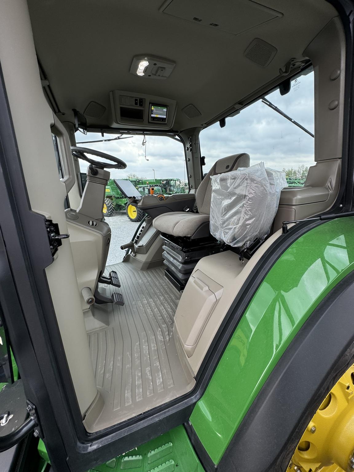 2024 John Deere 8R 310 Image
