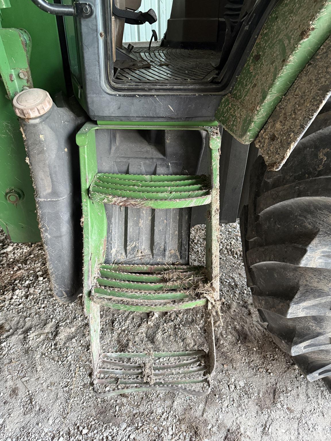 1997 John Deere 7210 Image