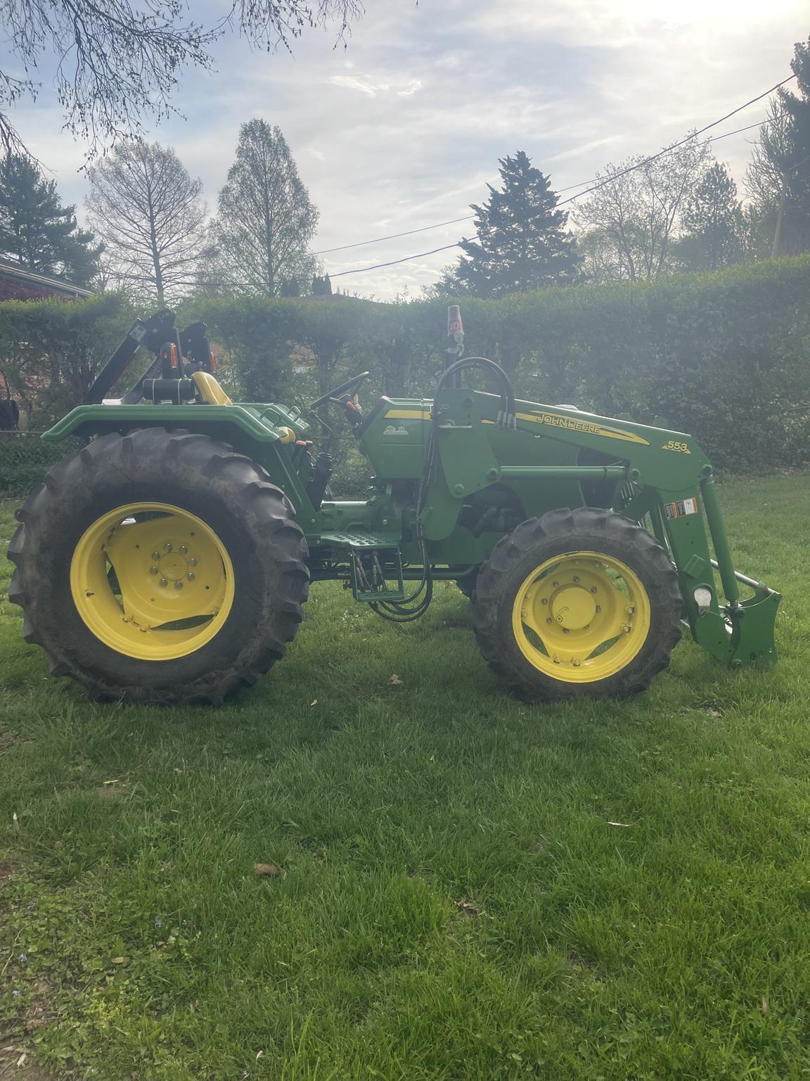 2013 John Deere 5065E Image