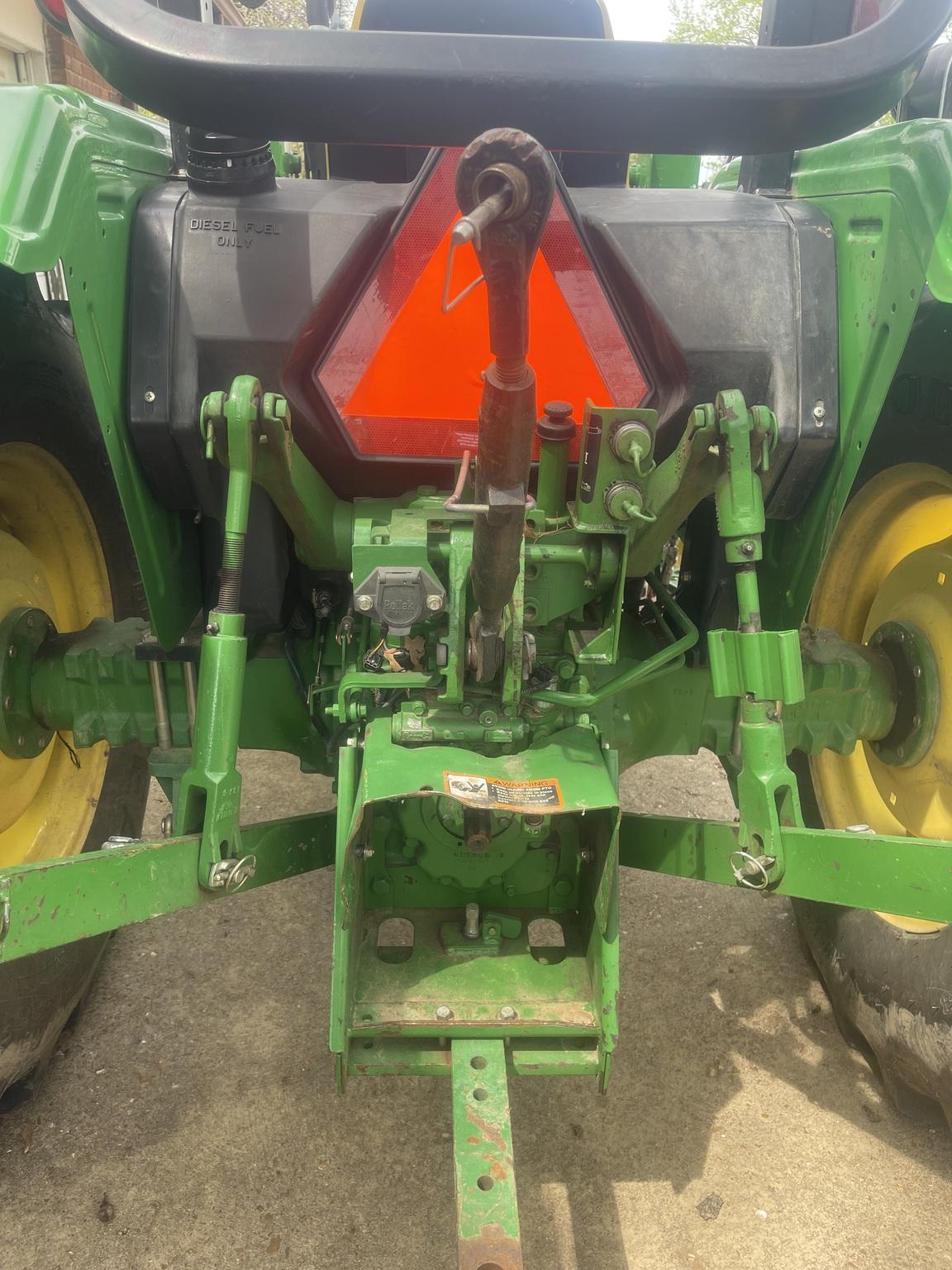 2013 John Deere 5065E Image