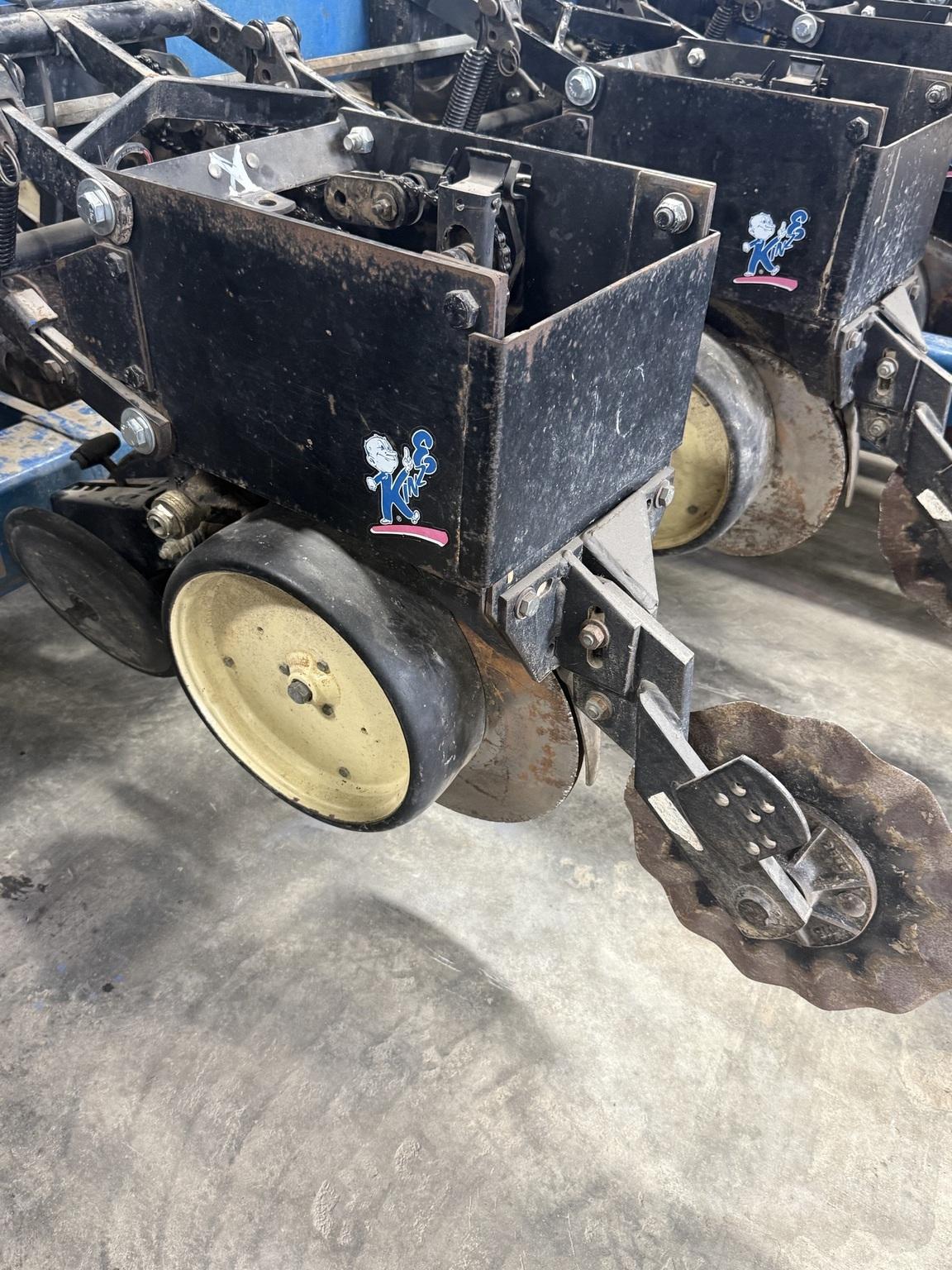 1994 Kinze 2600 Image