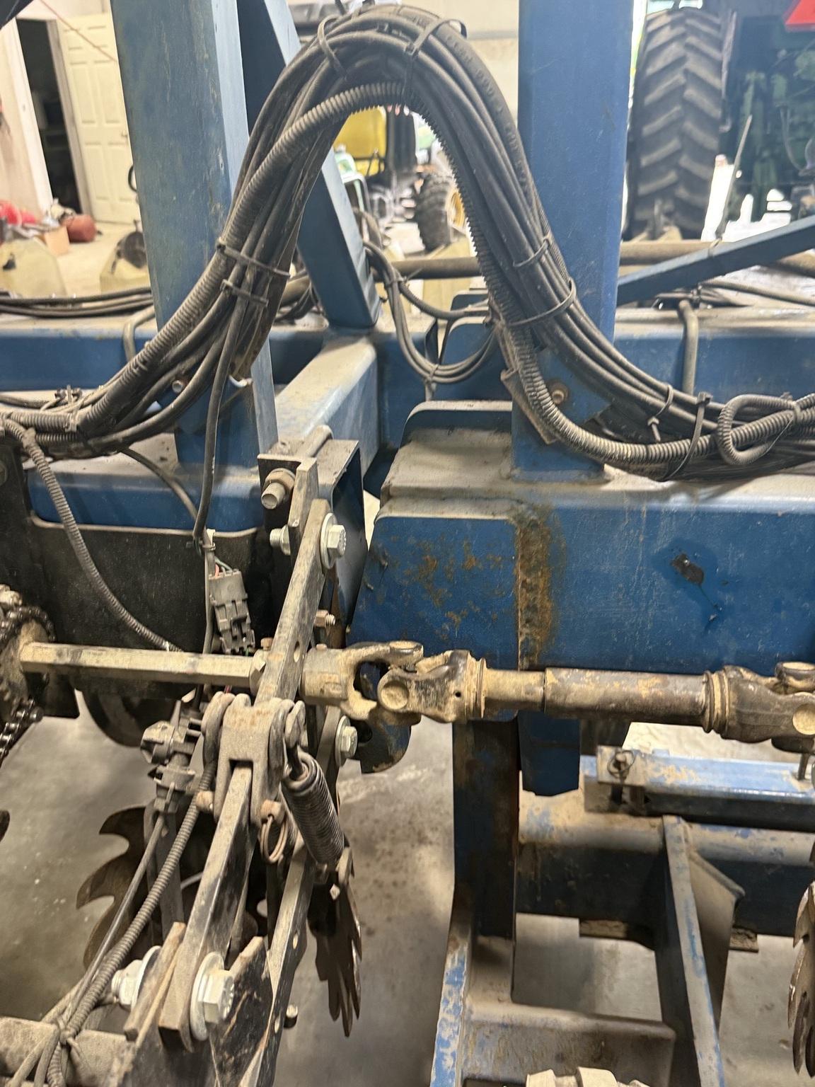 1994 Kinze 2600 Image