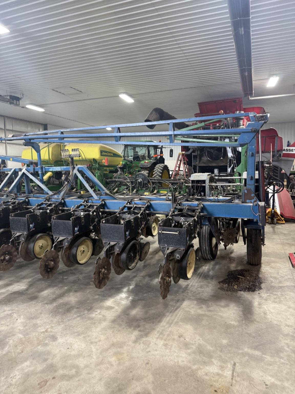 1994 Kinze 2600 Image