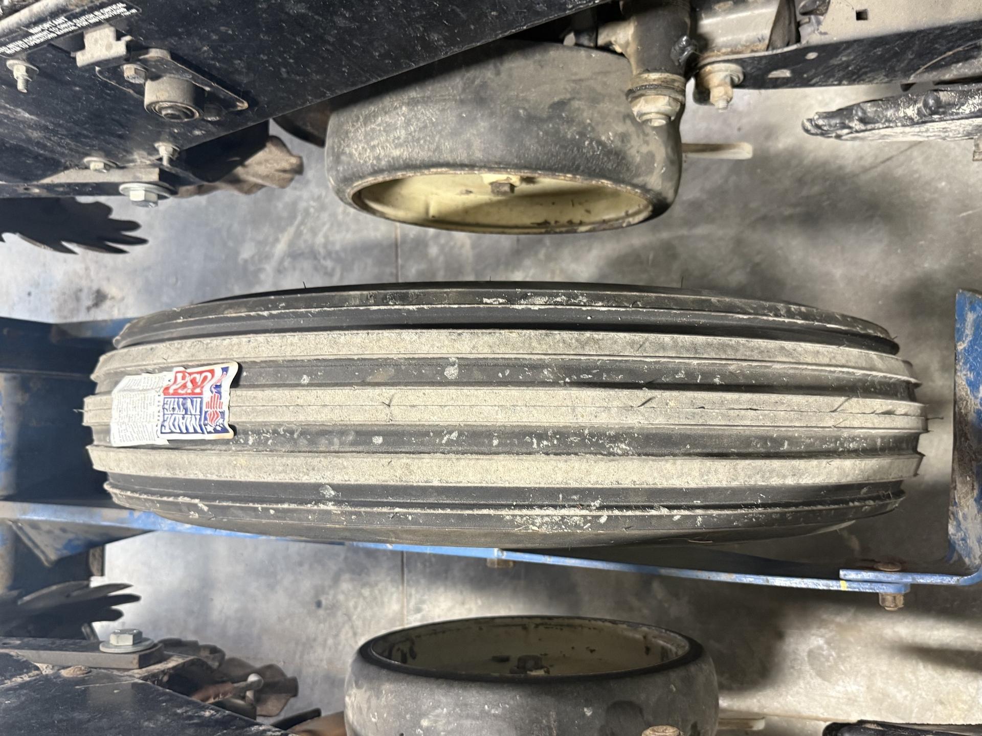 1994 Kinze 2600 Image