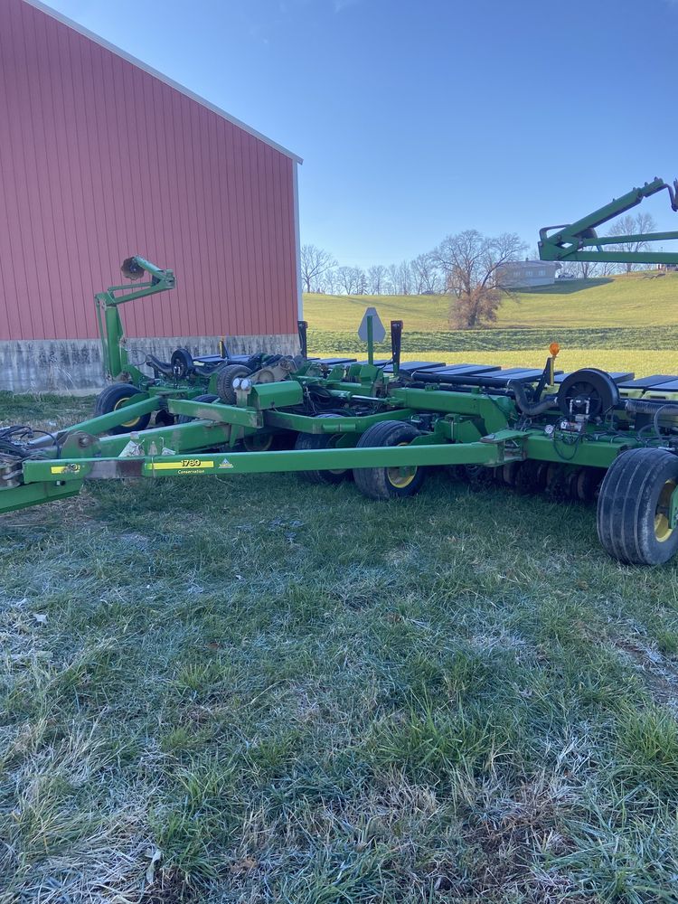 2002 John Deere 1780 Image