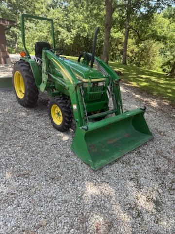 2002 John Deere 790 Image