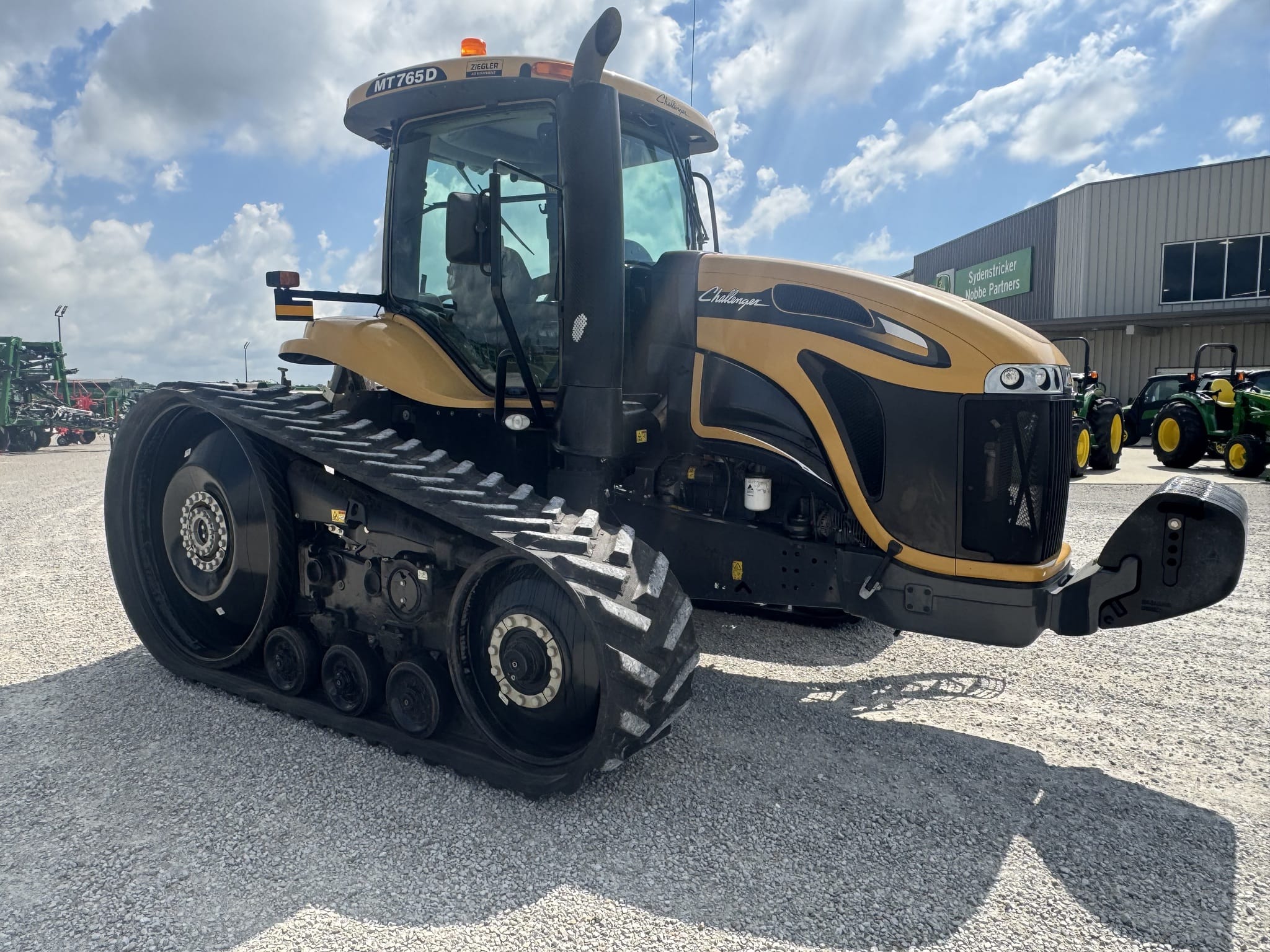 2014 Challenger MT765D Image