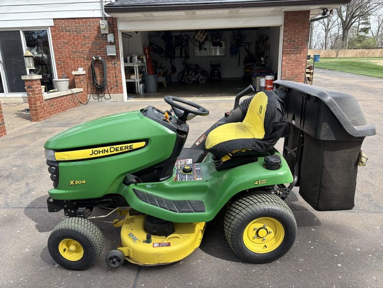 2011 John Deere X304 Image