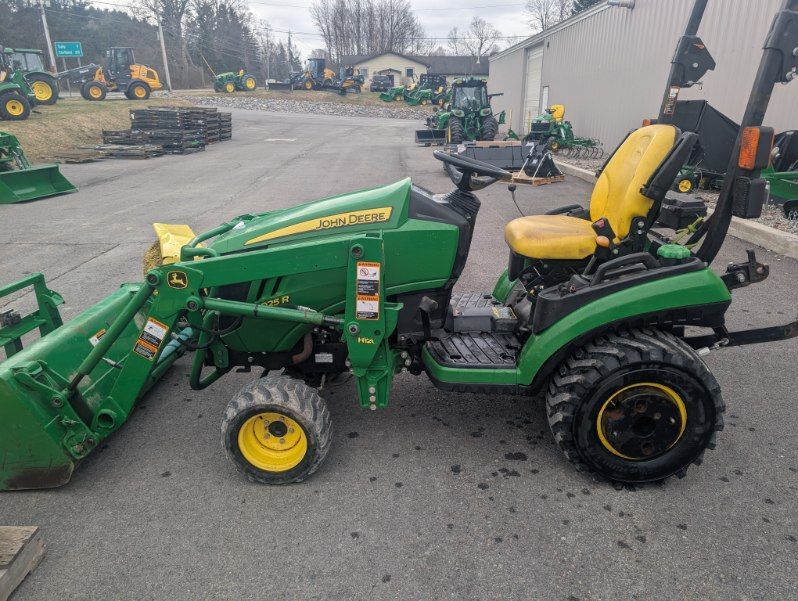2015 John Deere 1025R Image