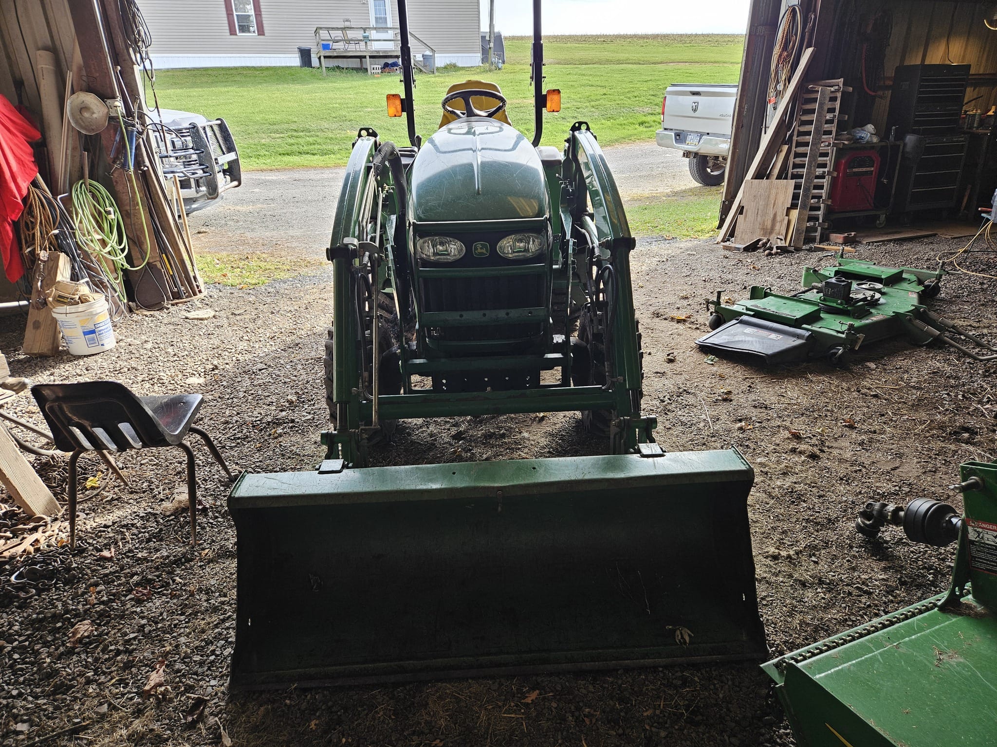 2010 John Deere 3320 Image