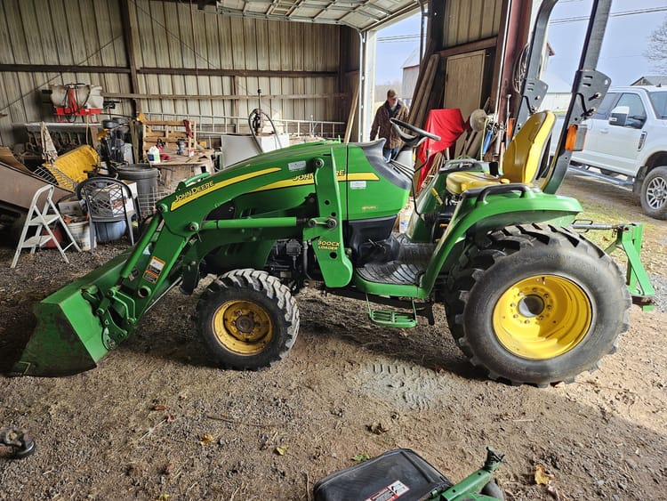 2010 John Deere 3320 Image