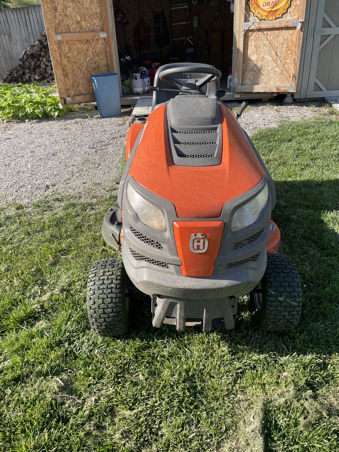 Husqvarna YTH18542 Image