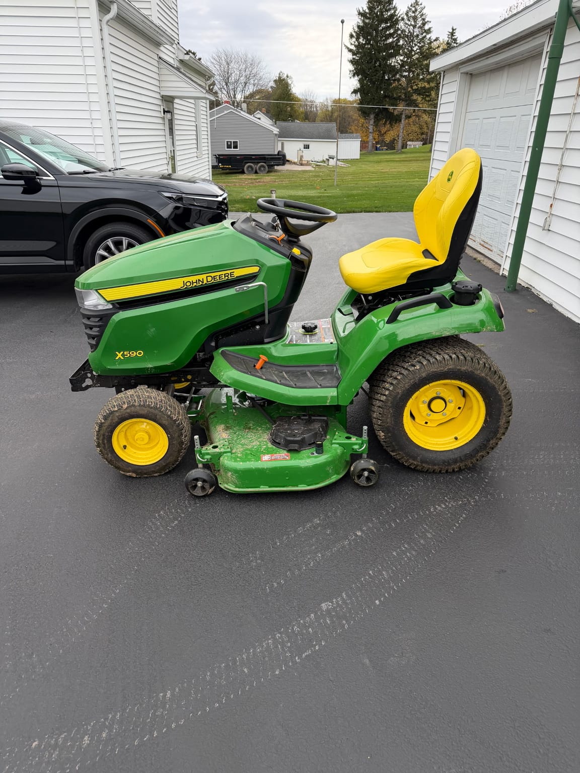 2024 John Deere X590 Image