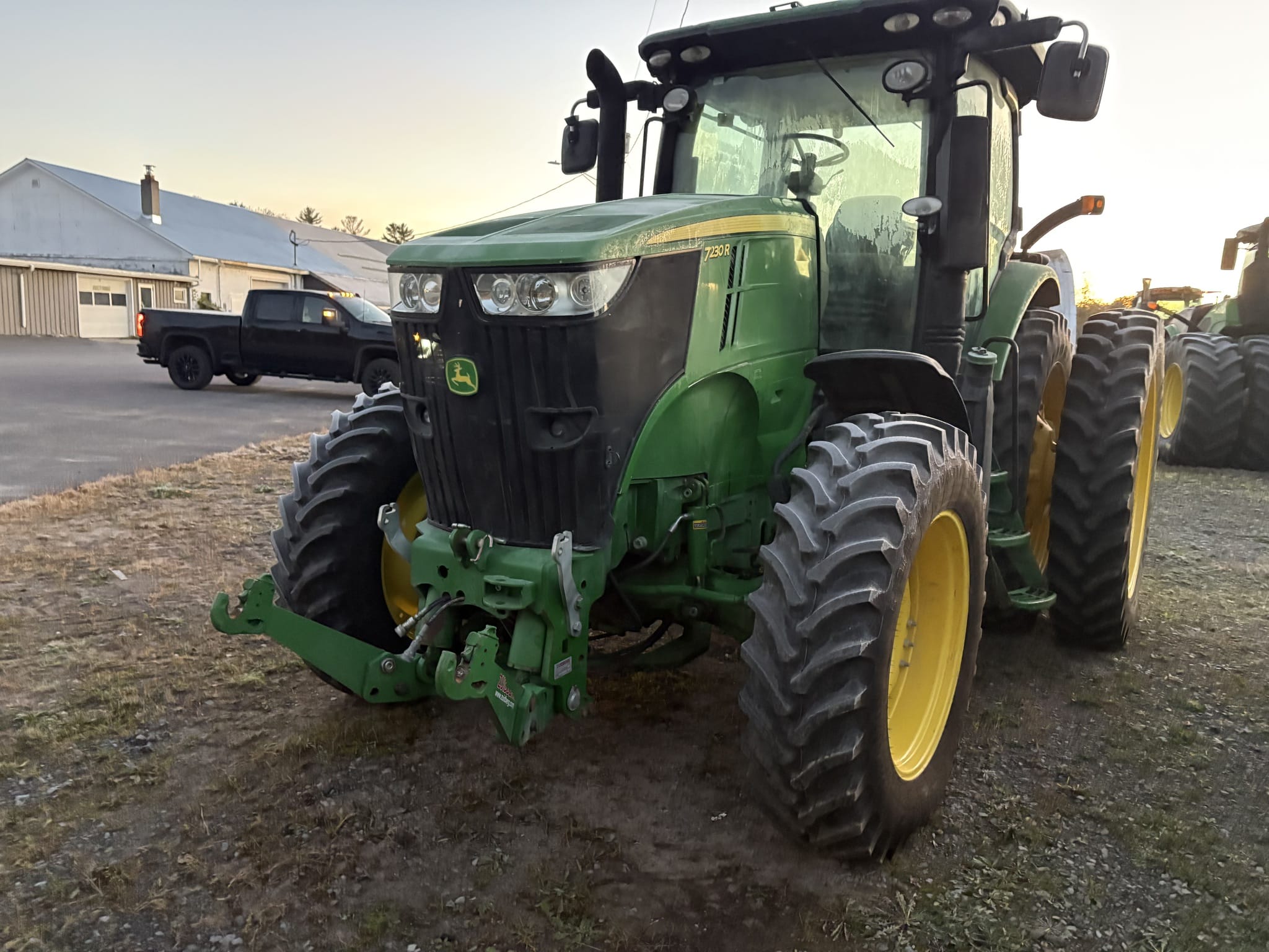 2013 John Deere 7230R Image