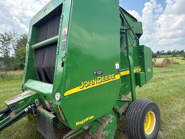 2003 John Deere 567 Image
