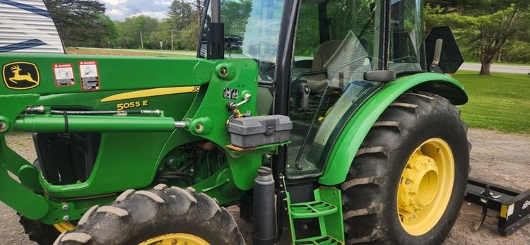 2014 John Deere 5055E Image