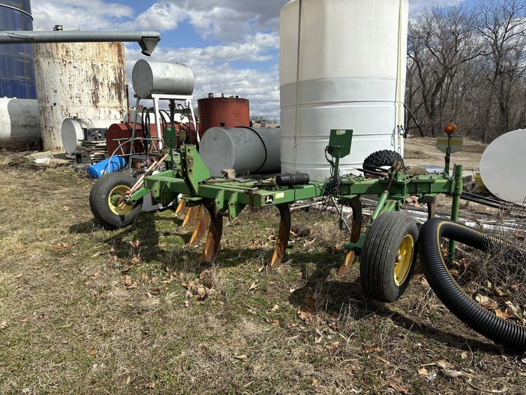 2002 John Deere 915 Image