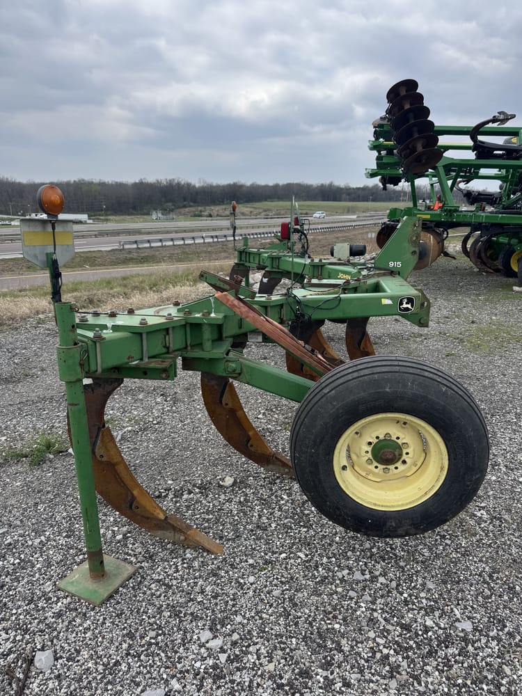 2002 John Deere 915 Image