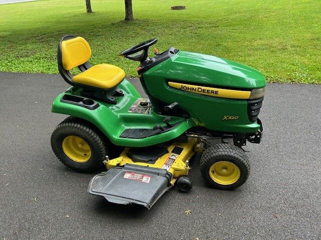2008 John Deere X320 Image