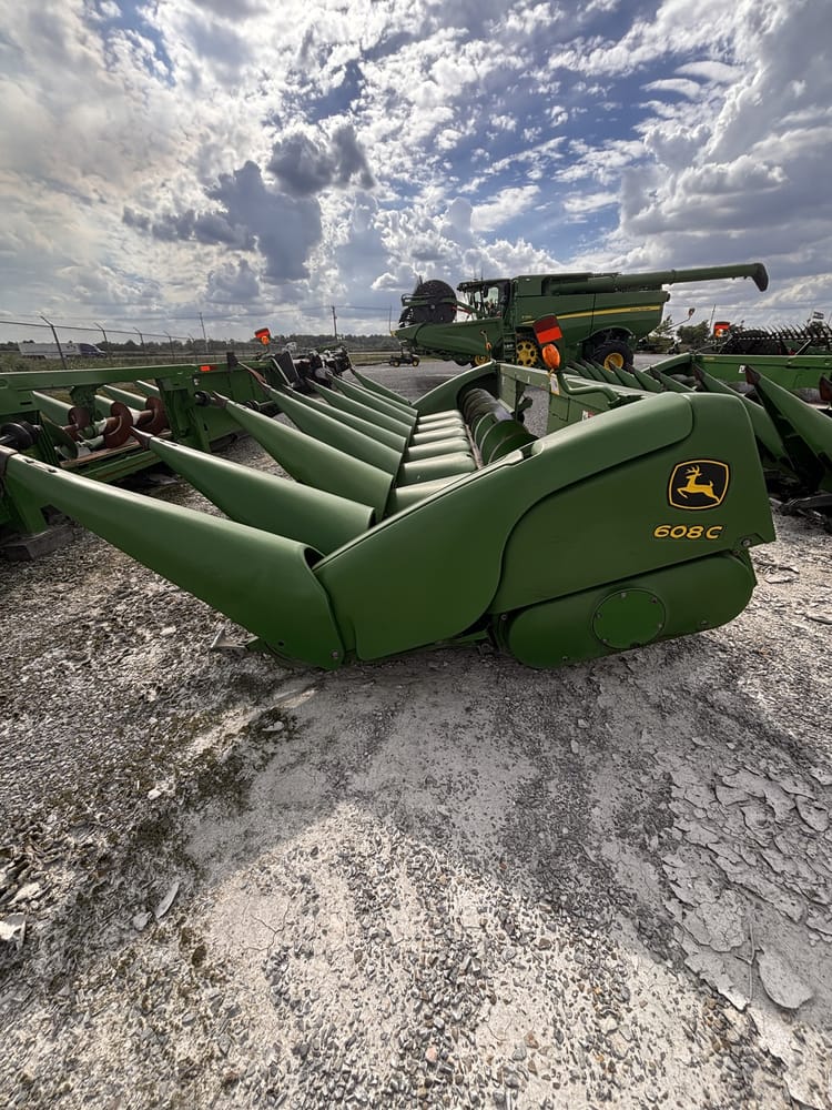 2008 John Deere 608C Image