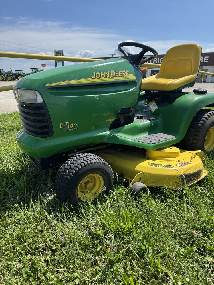 2003 John Deere LT180 Image