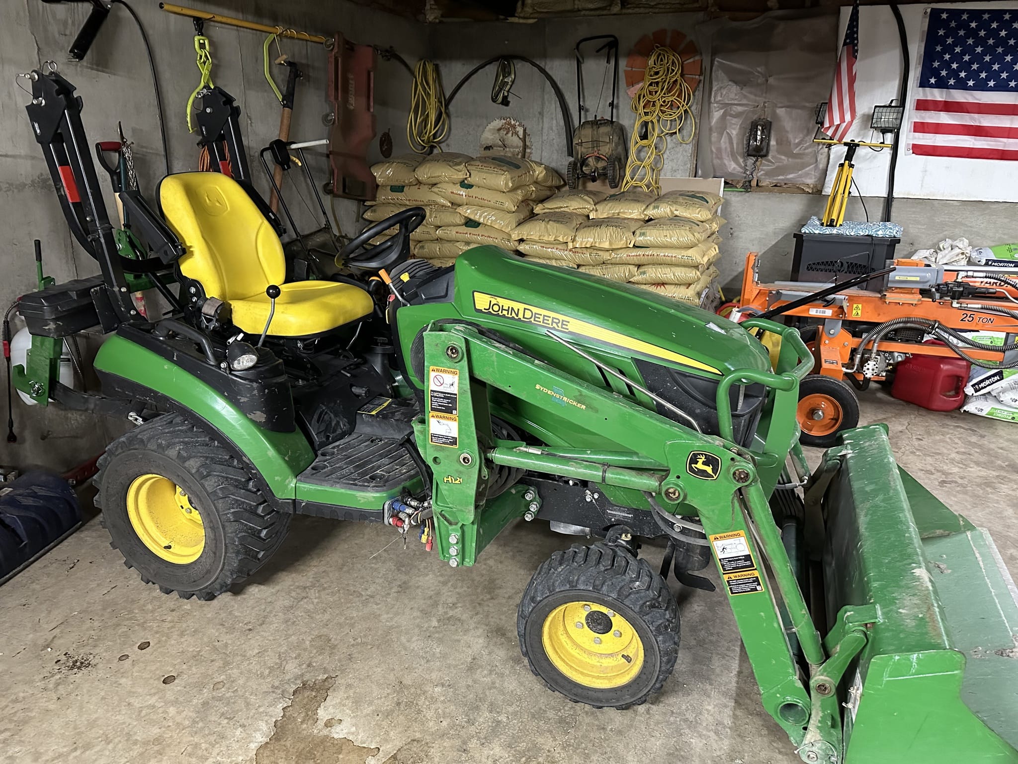 2015 John Deere 1025R Image