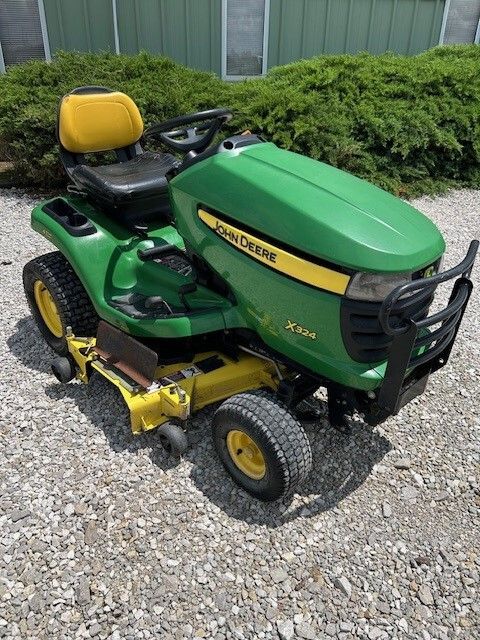 2013 John Deere X324 Image